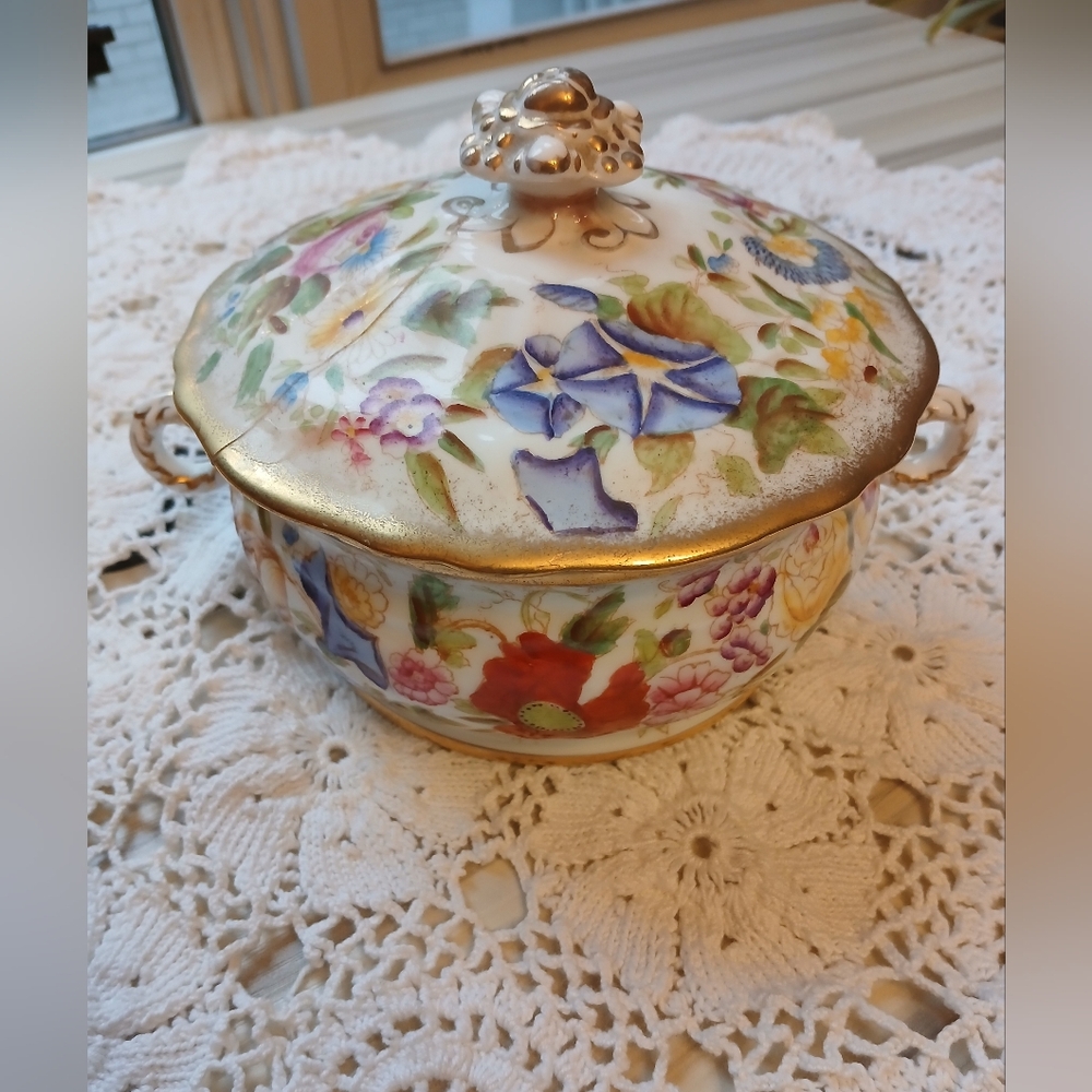 Hammersley Queen Anne Covered Candy Dish or Sugar bowl